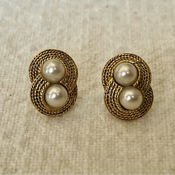 Vintage 80’s 90’s Gold Tone and Faux Pearl Earrings - Picture 1 of 4
